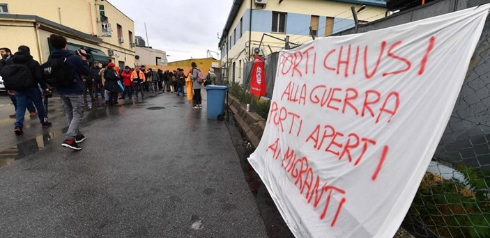 L'Italia chiuda i porti alle armi